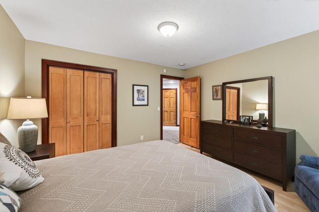 381 Del Rio Drive, Chanhassen, MN 55317