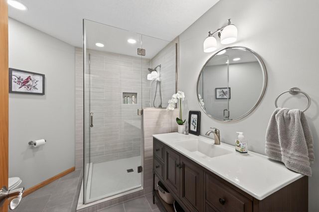 381 Del Rio Drive, Chanhassen, MN 55317