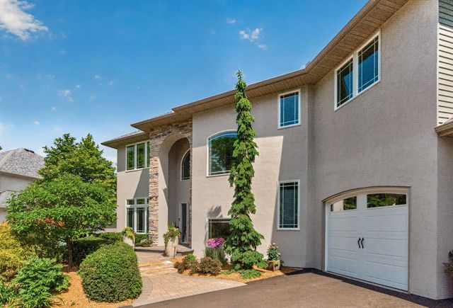 381 Del Rio Drive, Chanhassen, MN 55317