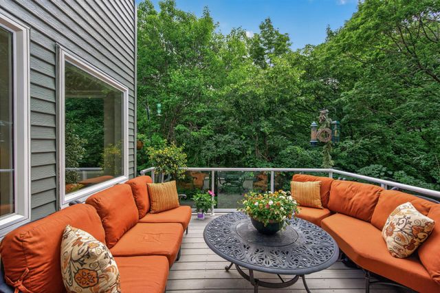 381 Del Rio Drive, Chanhassen, MN 55317