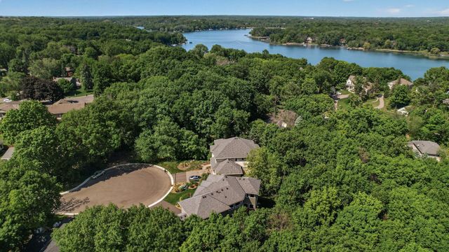 381 Del Rio Drive, Chanhassen, MN 55317