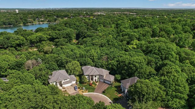 381 Del Rio Drive, Chanhassen, MN 55317