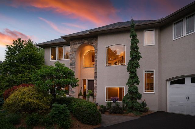381 Del Rio Drive, Chanhassen, MN 55317