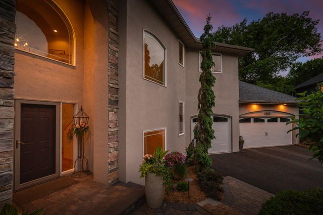 381 Del Rio Drive, Chanhassen, MN 55317