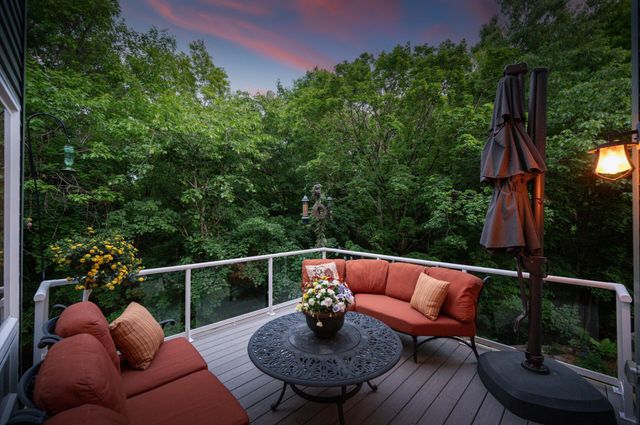 381 Del Rio Drive, Chanhassen, MN 55317