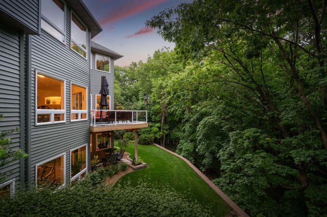 381 Del Rio Drive, Chanhassen, MN 55317