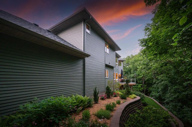 381 Del Rio Drive, Chanhassen, MN 55317