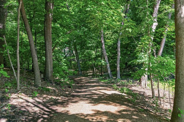 381 Del Rio Drive, Chanhassen, MN 55317
