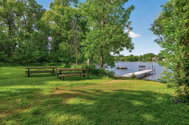 381 Del Rio Drive, Chanhassen, MN 55317