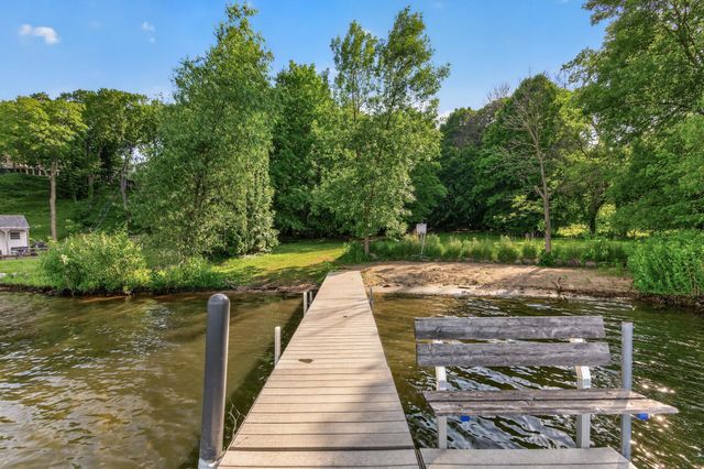381 Del Rio Drive, Chanhassen, MN 55317