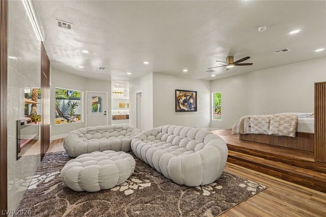 3125 Shadowleaf Court, Las Vegas, NV 89117