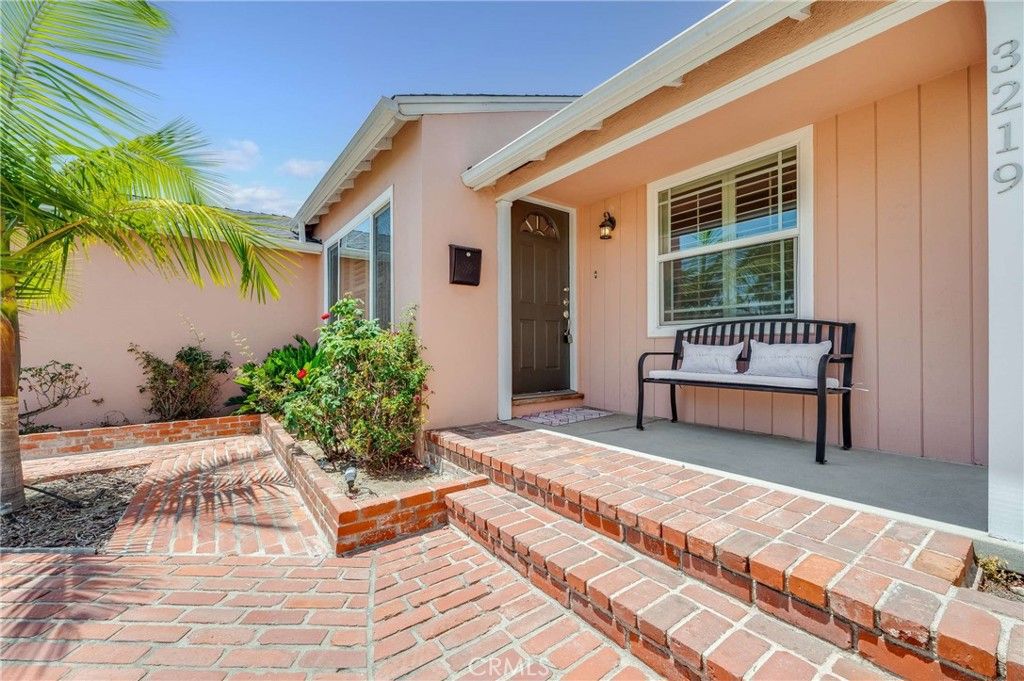 Image 2 of property listing at 3219 Fairman, Lakewood, CA 90712