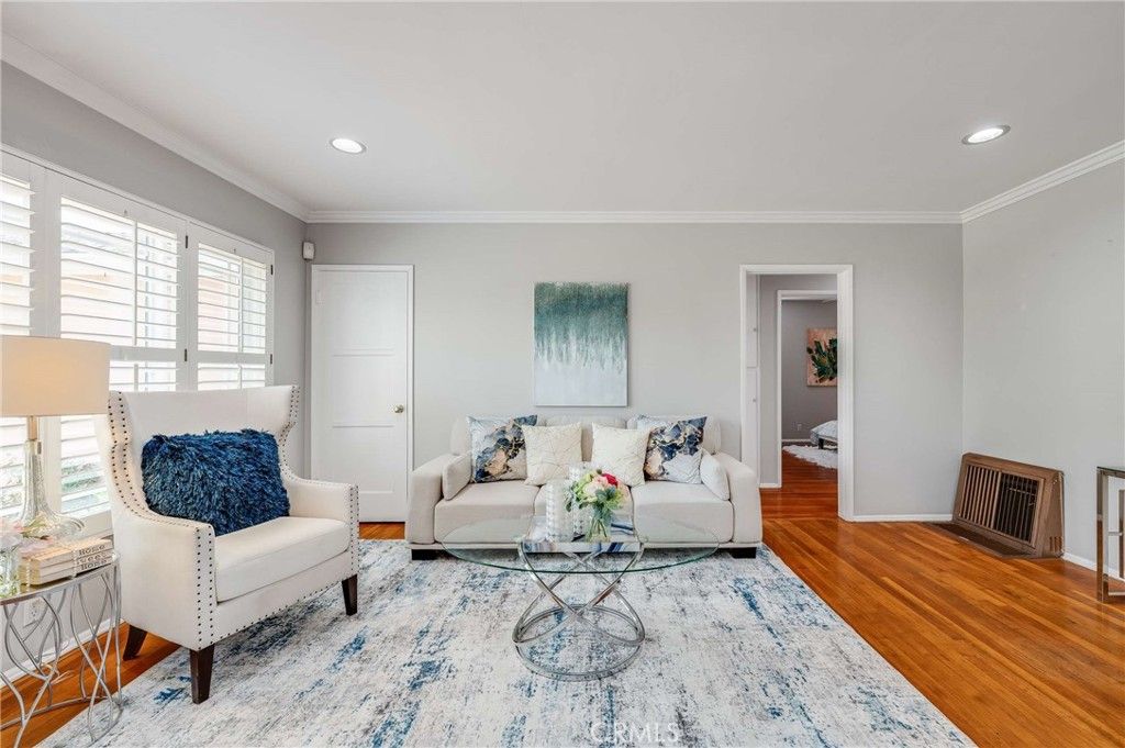 Image 3 of property listing at 3219 Fairman, Lakewood, CA 90712