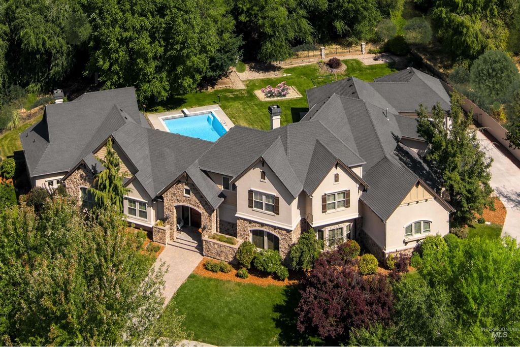 1450 E Covey Run Ct, Eagle, ID 83616
