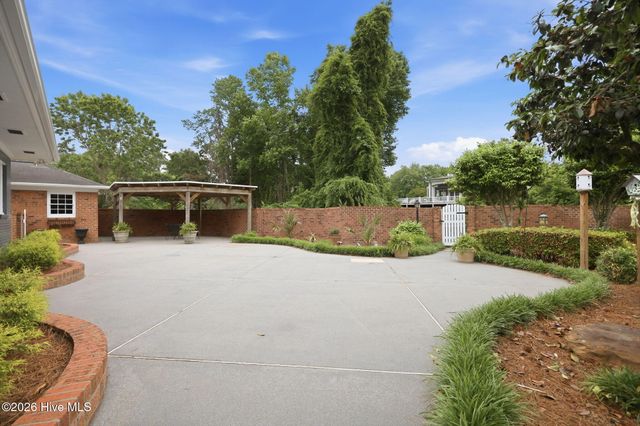 1207 Country Club Drive, Kinston, NC 28504