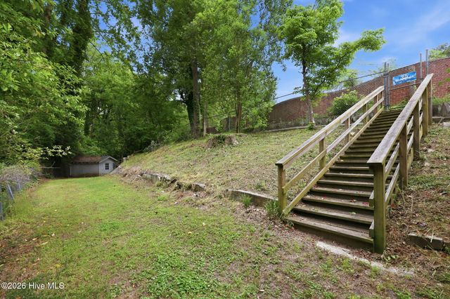 1207 Country Club Drive, Kinston, NC 28504