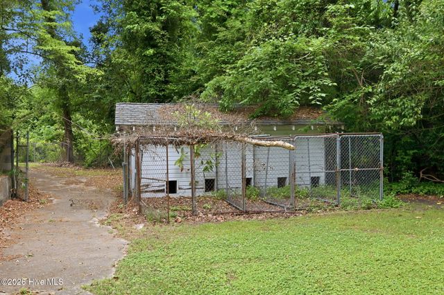 1207 Country Club Drive, Kinston, NC 28504
