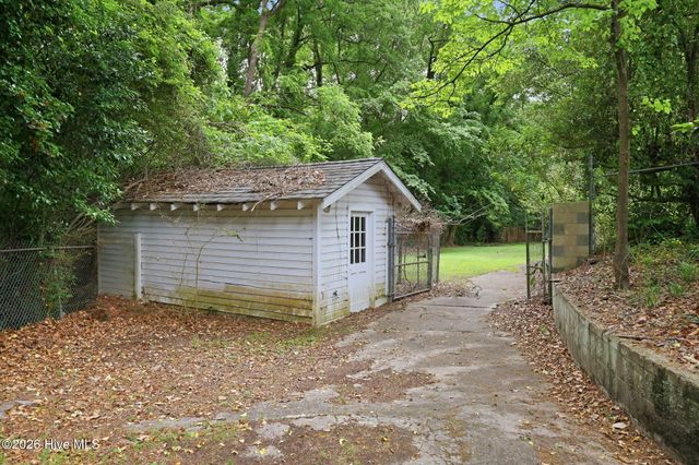 1207 Country Club Drive, Kinston, NC 28504