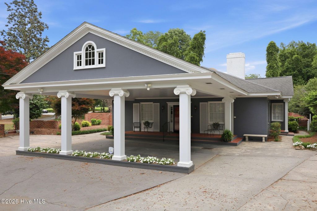 1207 Country Club Drive, Kinston, NC 28504