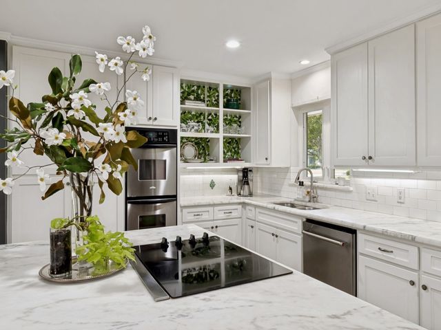 5832 Meadowcrest Drive, Dallas, TX 75230