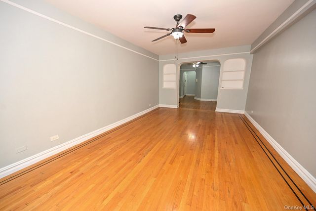 61-41 Saunders Street B25, Rego Park, NY 11374