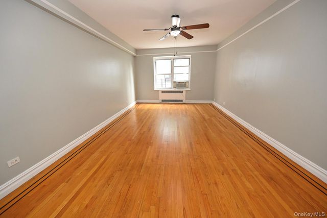 61-41 Saunders Street B25, Rego Park, NY 11374