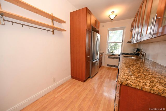 61-41 Saunders Street B25, Rego Park, NY 11374