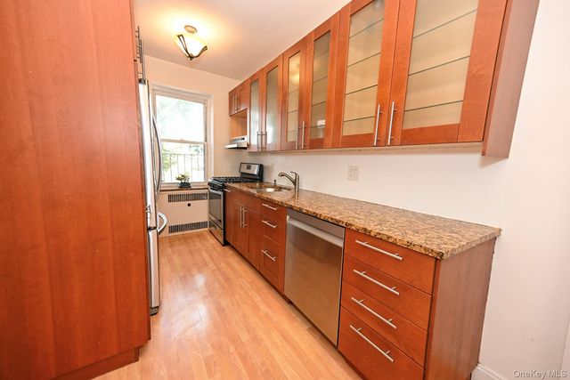 61-41 Saunders Street B25, Rego Park, NY 11374