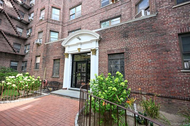 61-41 Saunders Street B25, Rego Park, NY 11374