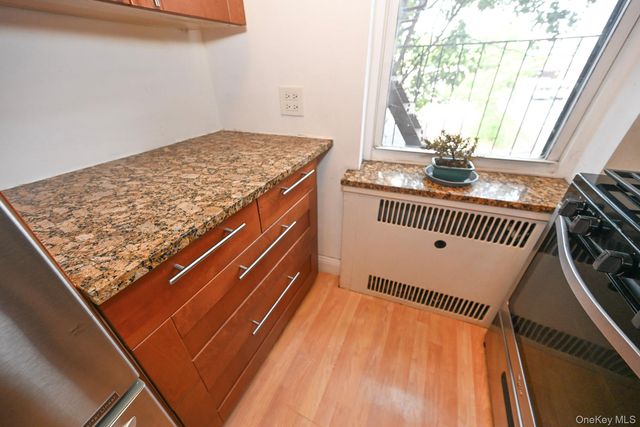 61-41 Saunders Street B25, Rego Park, NY 11374
