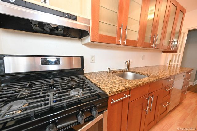 61-41 Saunders Street B25, Rego Park, NY 11374