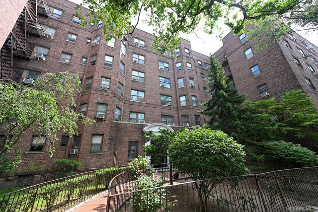 61-41 Saunders Street B25, Rego Park, NY 11374