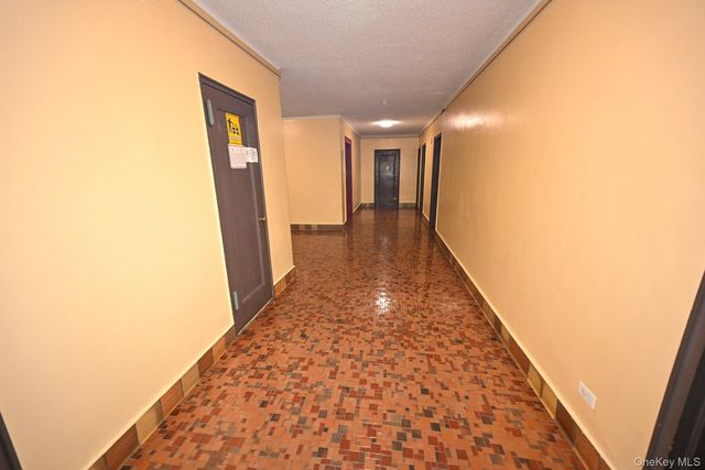 61-41 Saunders Street B25, Rego Park, NY 11374