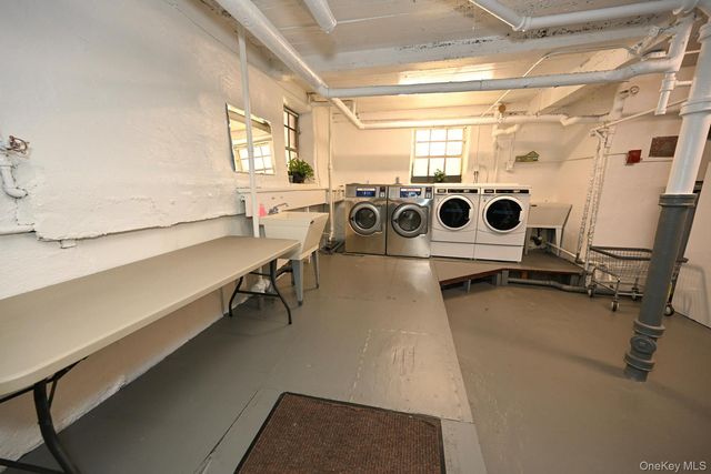 61-41 Saunders Street B25, Rego Park, NY 11374