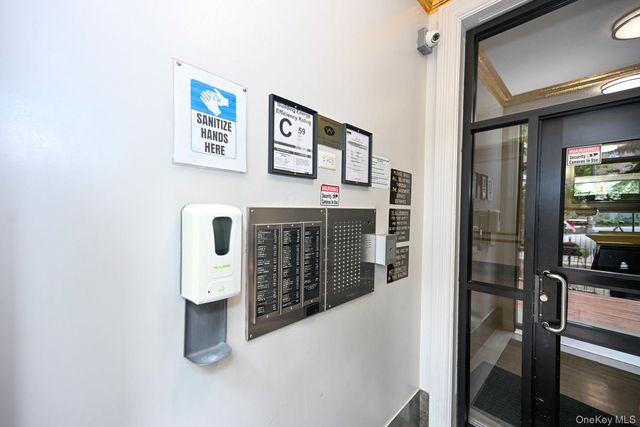 61-41 Saunders Street B25, Rego Park, NY 11374