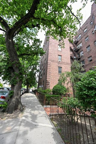 61-41 Saunders Street B25, Rego Park, NY 11374