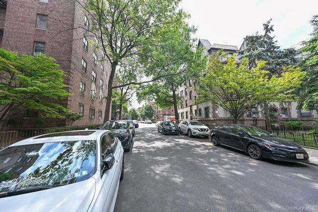 61-41 Saunders Street B25, Rego Park, NY 11374