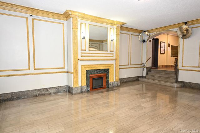 61-41 Saunders Street B25, Rego Park, NY 11374