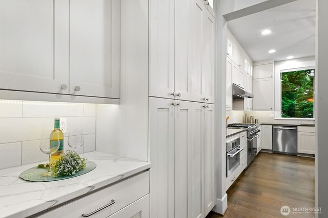 22250 NE 3rd Court, Sammamish, WA 98074