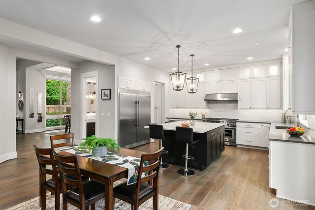 22250 NE 3rd Court, Sammamish, WA 98074