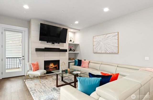 22250 NE 3rd Court, Sammamish, WA 98074