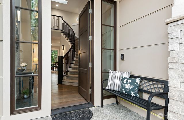 22250 NE 3rd Court, Sammamish, WA 98074