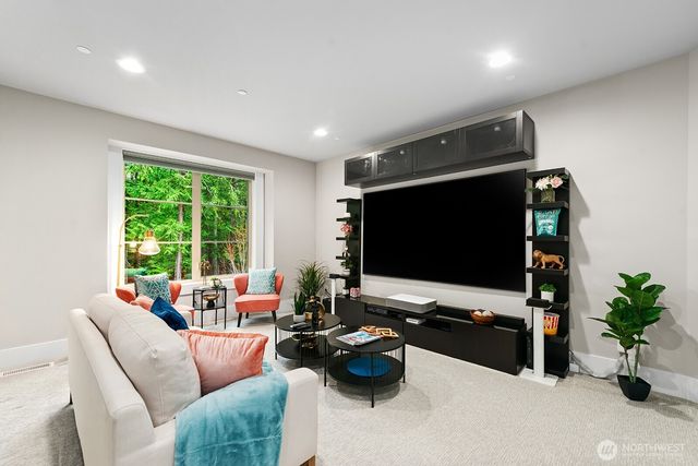 22250 NE 3rd Court, Sammamish, WA 98074