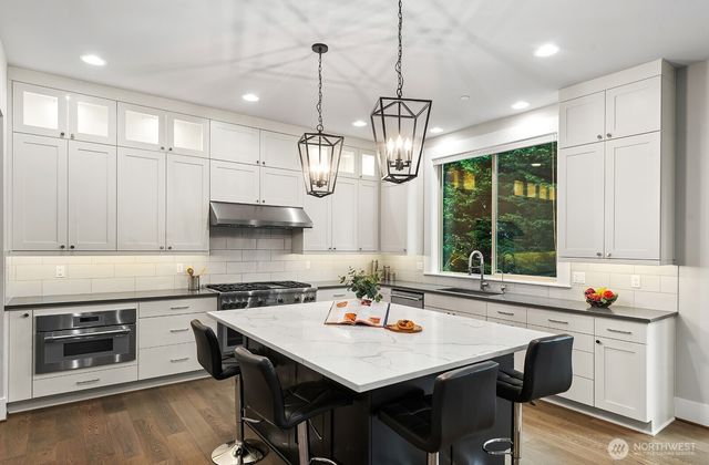 22250 NE 3rd Court, Sammamish, WA 98074