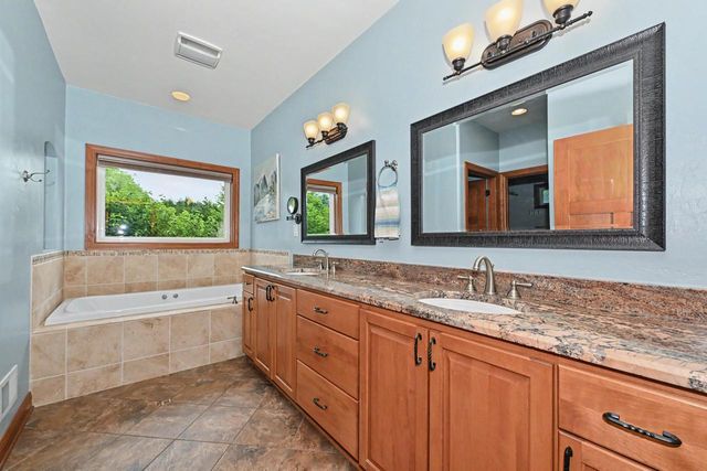 2635 Sunset ROAD, Port Washington, WI 53074