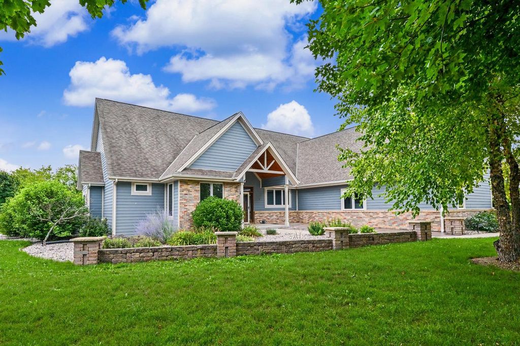 2635 Sunset ROAD, Port Washington, WI 53074