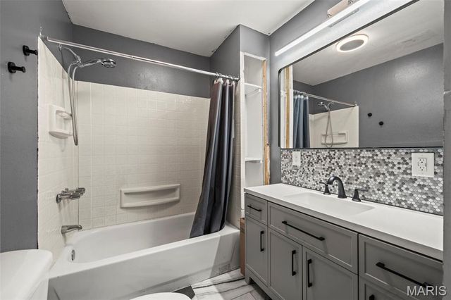 7025 Julian Avenue, University City, MO 63130