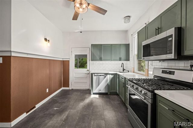7025 Julian Avenue, University City, MO 63130