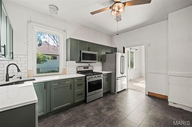 7025 Julian Avenue, University City, MO 63130