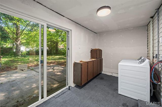 7025 Julian Avenue, University City, MO 63130